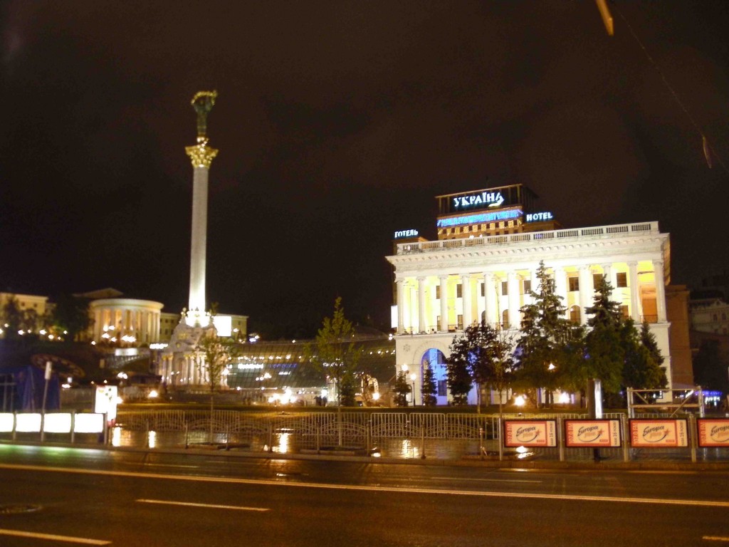 Maiden's Square at night.