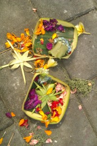 Hindu offerings, called "canang sari".